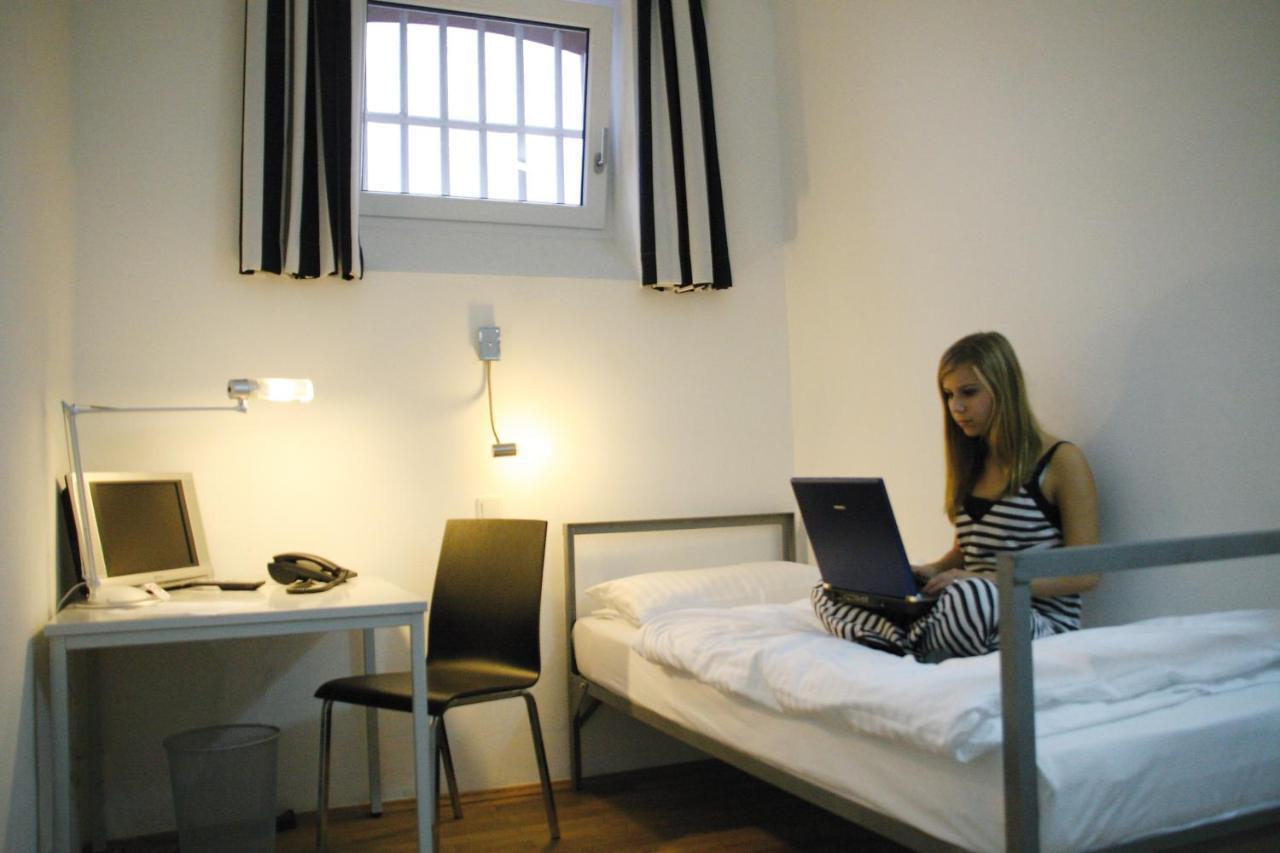 Alcatraz Hotel Am Japanischen Garten Kaiserslautern Room photo